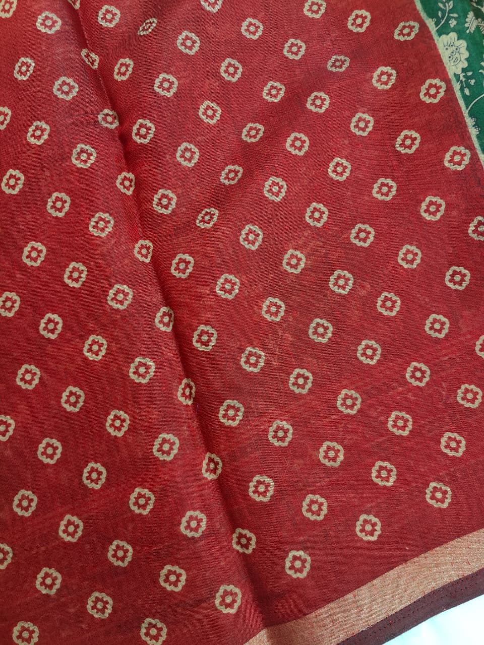 Rose silk green red border